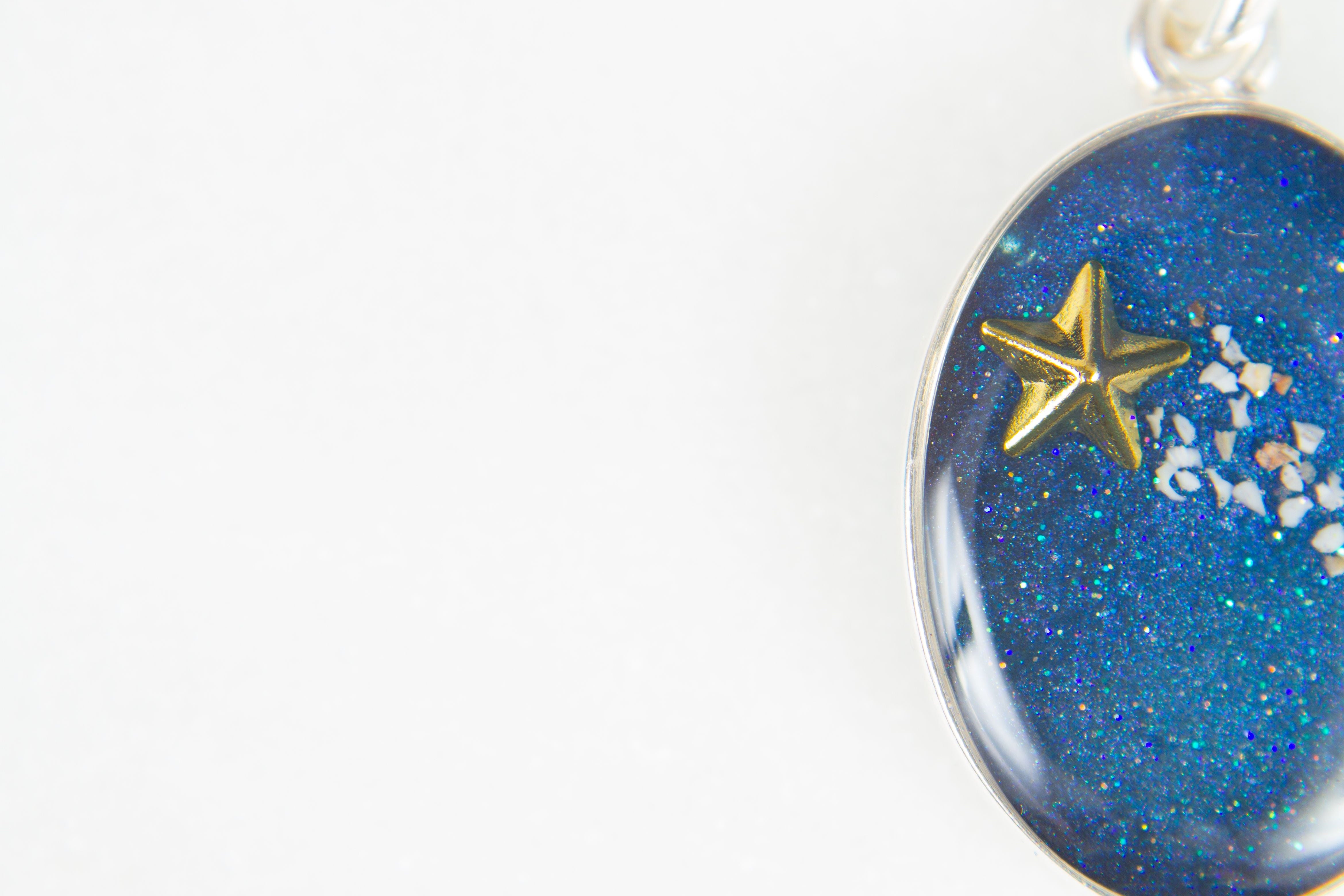 Shooting Star Oval Ashes Necklace